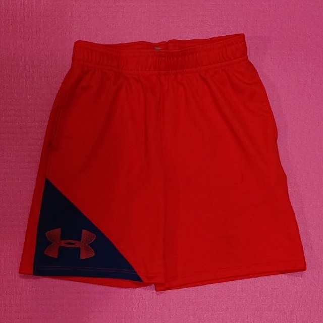 UNDER ARMOUR(アンダーアーマー)の【USED】UNDER ARMOUR ハーフパンツ キッズ サイズ5T キッズ/ベビー/マタニティのキッズ服男の子用(90cm~)(パンツ/スパッツ)の商品写真