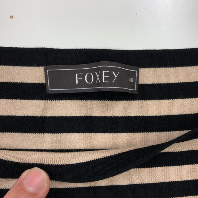 FOXEY(フォクシー)の美品 FOXEY ノースリーブ ボーダー トップス(40) レディースのトップス(シャツ/ブラウス(半袖/袖なし))の商品写真