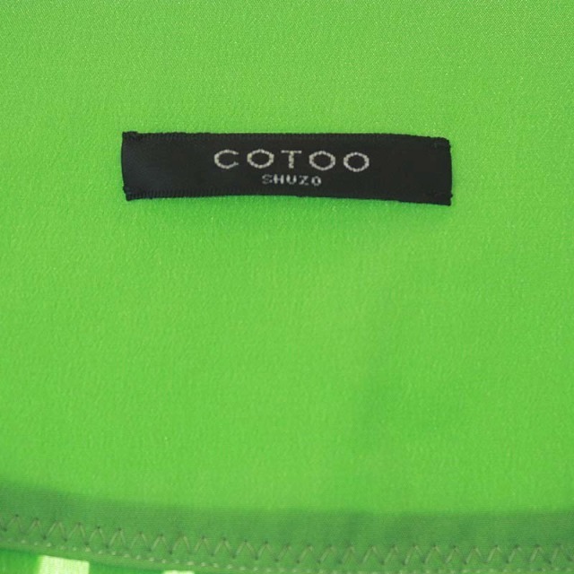 COTOO(コトゥー)のコトゥー COTOO ブラウス 半袖 フリル ビジューボタン 38 グリーン 緑 レディースのトップス(シャツ/ブラウス(半袖/袖なし))の商品写真