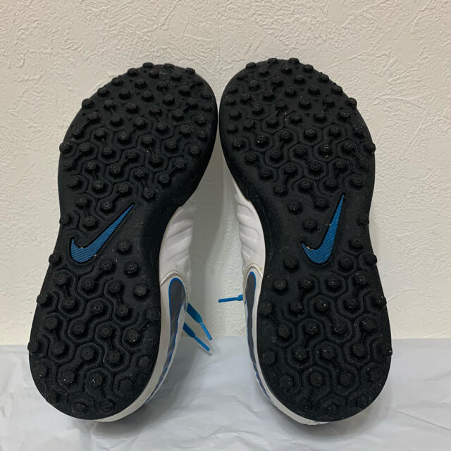 NIKE(ナイキ)の中古　ナイキ　ティエンポ　トレーニングシューズ　23センチ スポーツ/アウトドアのサッカー/フットサル(シューズ)の商品写真