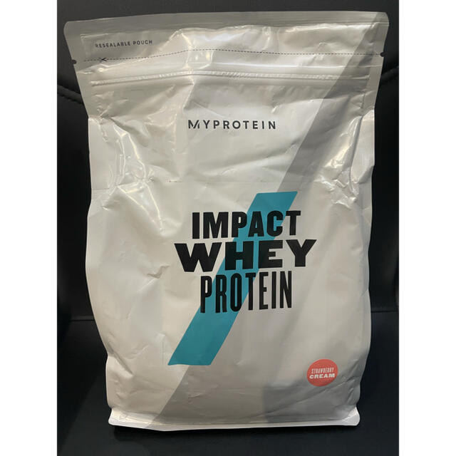 MYPROTEIN(マイプロテイン)のマイプロテイン　ストロベリークリーム　プロテイン　ホエイプロテイン　1kg 食品/飲料/酒の健康食品(プロテイン)の商品写真