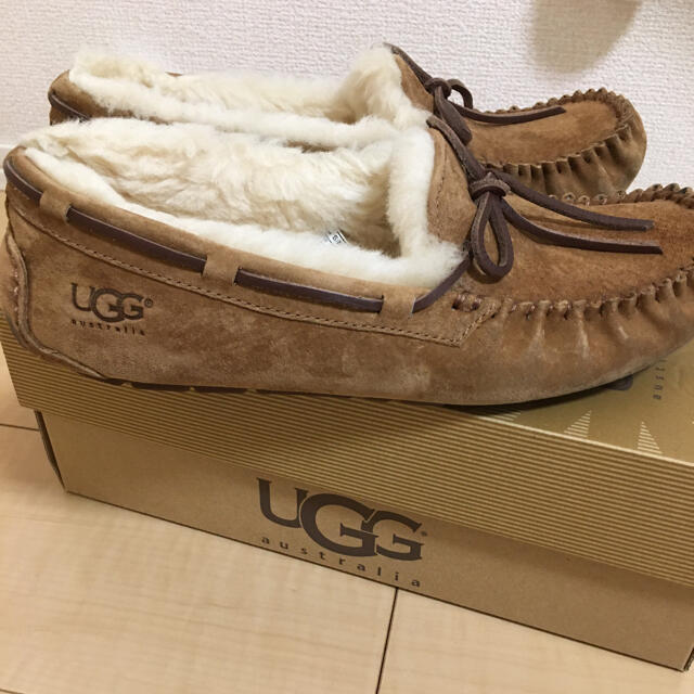 UGG(アグ)の【UGG®スリッポン❣️】UGG DAKOTA モカシン【US8 25cm】 レディースの靴/シューズ(スリッポン/モカシン)の商品写真