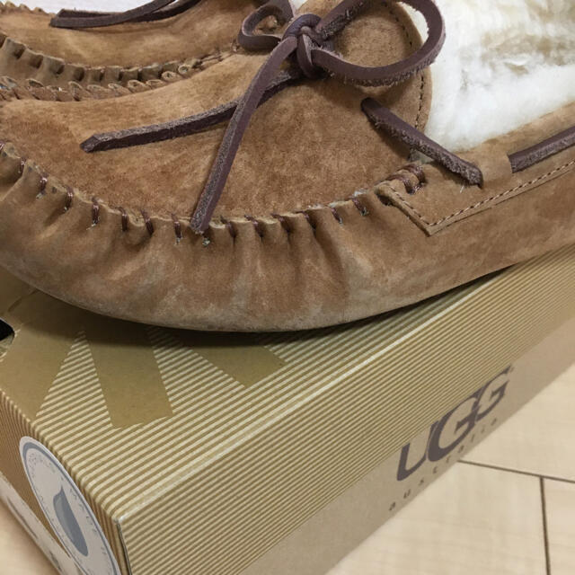 UGG(アグ)の【UGG®スリッポン❣️】UGG DAKOTA モカシン【US8 25cm】 レディースの靴/シューズ(スリッポン/モカシン)の商品写真