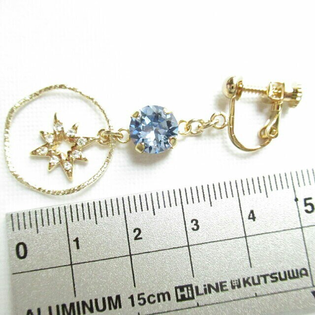 SWAROVSKI(スワロフスキー)の月と星とサファイアカラーのスワロフスキーが揺れるイヤリング☆ハンドメイド ハンドメイドのアクセサリー(イヤリング)の商品写真