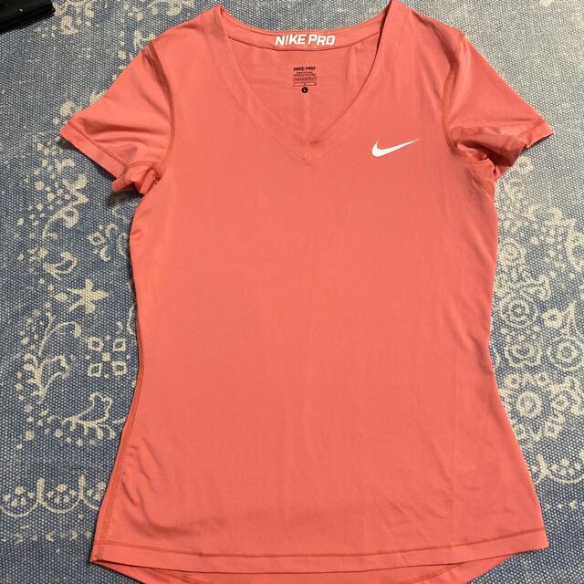 NIKE(ナイキ)のナイキ　レディース　TシャツLサイズ レディースのトップス(Tシャツ(半袖/袖なし))の商品写真