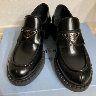 プラダ(PRADA)のプラダ　ブラッシュドレザーローファー(ローファー/革靴)