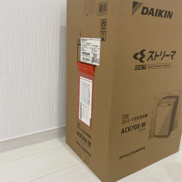 DAIKIN(ダイキン)の【専用です！】DAIKIN 加湿ストリーマ空気清浄機 ACK70X-W スマホ/家電/カメラの生活家電(空気清浄器)の商品写真