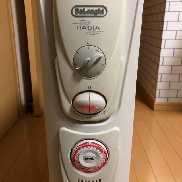 DeLonghi(デロンギ)のDeLonghi デロンギ オイルヒーター スマホ/家電/カメラの冷暖房/空調(オイルヒーター)の商品写真