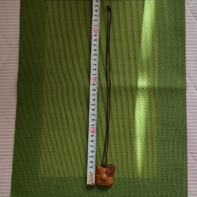 木製＊木彫りニッコリ猫ちゃんのネックレス＊ハンドメイド ハンドメイドのアクセサリー(ネックレス)の商品写真