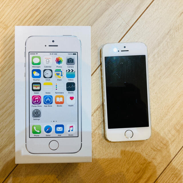 iPhone(アイフォーン)のiPhone 5s Silver 32 GB Y!mobile スマホ/家電/カメラのスマートフォン/携帯電話(スマートフォン本体)の商品写真