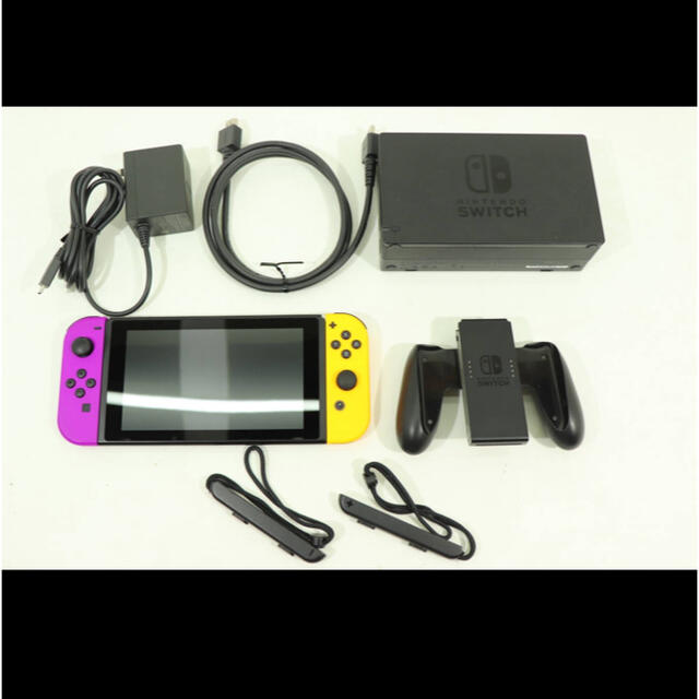 Nintendo Switch(ニンテンドースイッチ)の【美品】Nintendo Switch 本体＋カセット4つ エンタメ/ホビーのゲームソフト/ゲーム機本体(家庭用ゲーム機本体)の商品写真