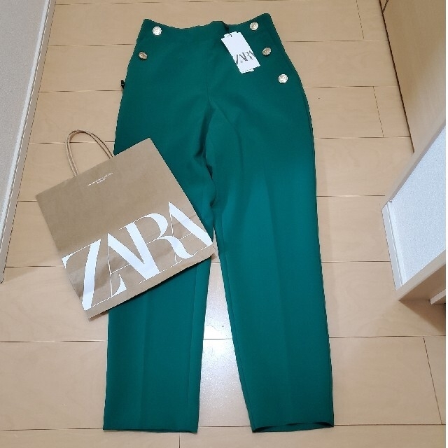 ZARA(ザラ)のZARAグリーンパンツ レディースのパンツ(その他)の商品写真