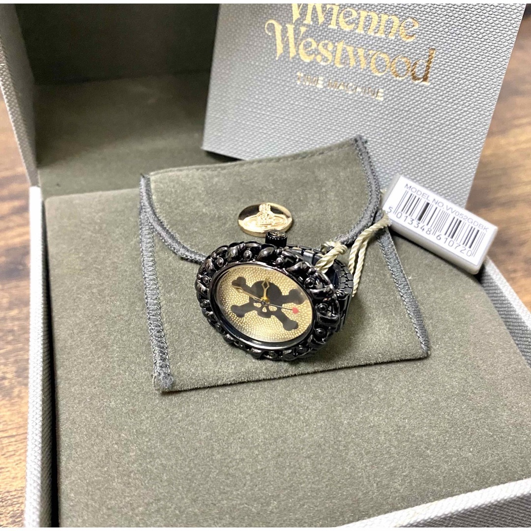 Vivienne Westwood(ヴィヴィアンウエストウッド)の【新品】Vivienne Westwood リングウォッチ  ブラックスカル レディースのアクセサリー(リング(指輪))の商品写真