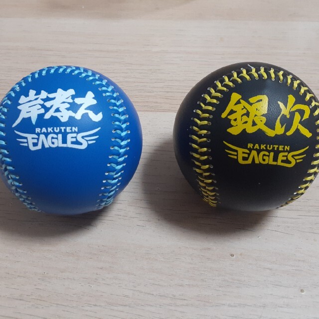 楽天イーグルス  岸選手＆銀次選手 ボール  非売品 エンタメ/ホビーのタレントグッズ(スポーツ選手)の商品写真