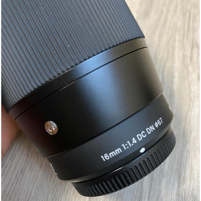 SIGMA(シグマ)のSIGMA 16mm F1.4 DC DN マイクロフォーサーズ用 スマホ/家電/カメラのカメラ(レンズ(単焦点))の商品写真