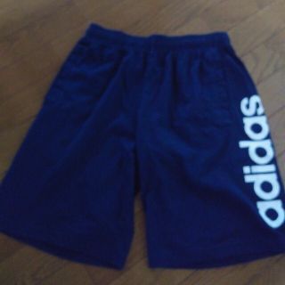 アディダス(adidas)のハーフパンツ(ショートパンツ)