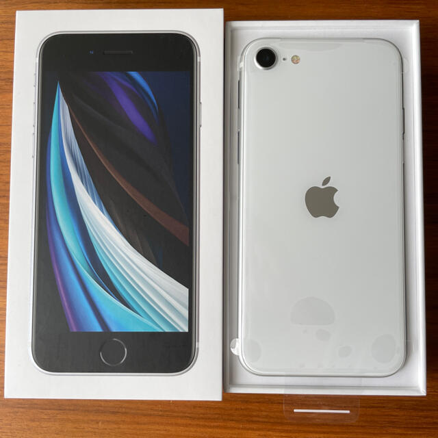 iPhone(アイフォーン)のiPhoneSE2（第2世代） 64GB SIMフリー　ホワイト スマホ/家電/カメラのスマートフォン/携帯電話(スマートフォン本体)の商品写真