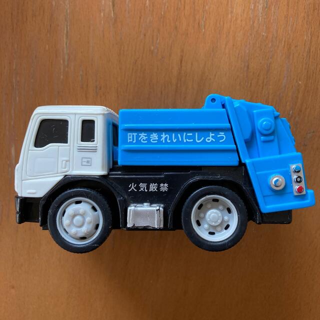 清掃車　おもちゃ　プルバックカー エンタメ/ホビーのおもちゃ/ぬいぐるみ(ミニカー)の商品写真