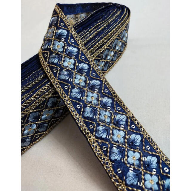 インド刺繍リボン 紺色 青 シルク チロリアンテープ ベルト デニム 花 金色 | フリマアプリ ラクマ