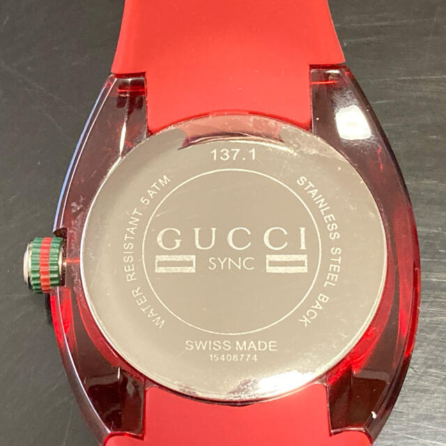 Gucci(グッチ)の【10/29まで出品最終値下】GUCCI Watch SYNC ⭐︎レッド メンズの時計(ラバーベルト)の商品写真