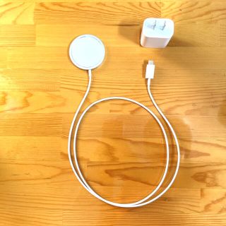 アイフォーン(iPhone)の【Apple純正】MagSafe充電器と20w USB-Ｃ電源アダプタのセット(バッテリー/充電器)