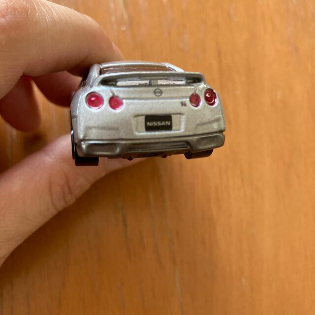 Takara Tomy(タカラトミー)のトミカ　日産　GT-R シルバー エンタメ/ホビーのおもちゃ/ぬいぐるみ(ミニカー)の商品写真