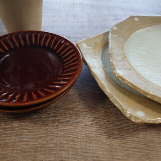 ✿和カフェ✿　ドット変形皿　大きめの中皿　モンブラン　２枚　しのぎ　小皿　２枚