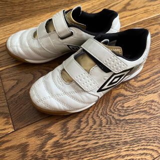 アンブロ(UMBRO)の専用です。umbro室内トレーニングシューズフットサルサッカー(シューズ)