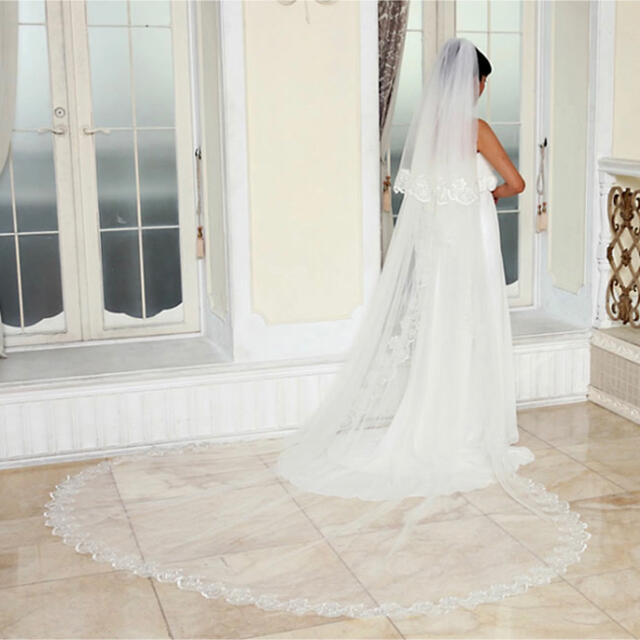 ロングベール　3m ベールダウンOK コーム付き　ウェディングベール　結婚式 レディースのフォーマル/ドレス(ウェディングドレス)の商品写真