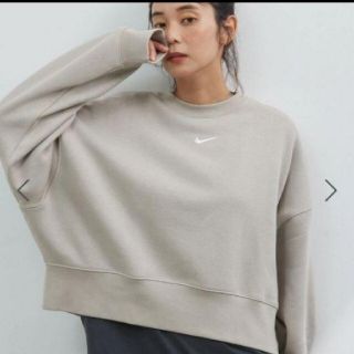 ナイキ(NIKE)の完売品 NIKE オーバーサイズド フリースクルー スウェット ベージュ M(トレーナー/スウェット)