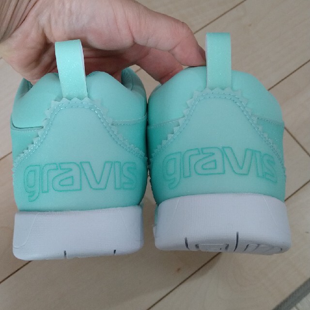 gravis(グラビス)のgravis  新品 22cm キッズ/ベビー/マタニティのキッズ靴/シューズ(15cm~)(スニーカー)の商品写真