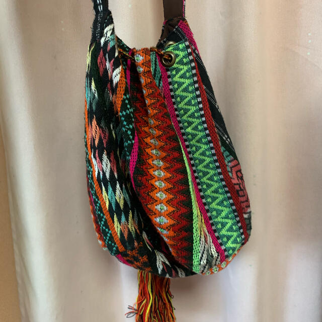 titicaca(チチカカ)のアミナコレクション　バッグ　ショルダー　巾着 レディースのバッグ(ショルダーバッグ)の商品写真