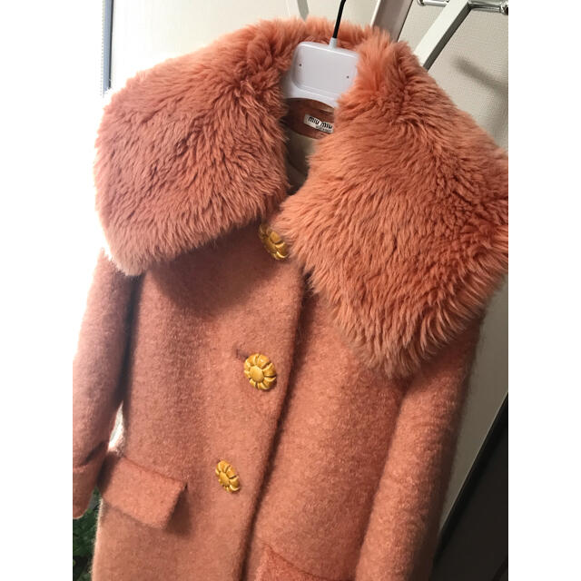 miumiu(ミュウミュウ)の miu miu ミュウミュウ コート ファーコート オレンジ 美品 レディースのジャケット/アウター(ロングコート)の商品写真