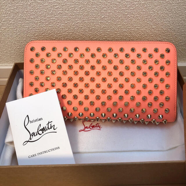 Christian Louboutin ルブタン　サーモンピンク　財布