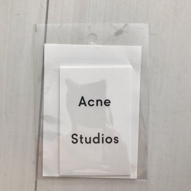 ACNE(アクネ)のアクネストゥディオスの白タグ   レディースのファッション小物(その他)の商品写真