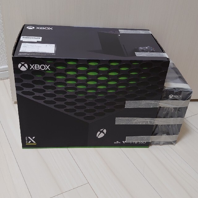 Xbox(エックスボックス)の【新品未開封】Xbox Series X + Eliteワイヤレスコントローラ  エンタメ/ホビーのゲームソフト/ゲーム機本体(家庭用ゲーム機本体)の商品写真