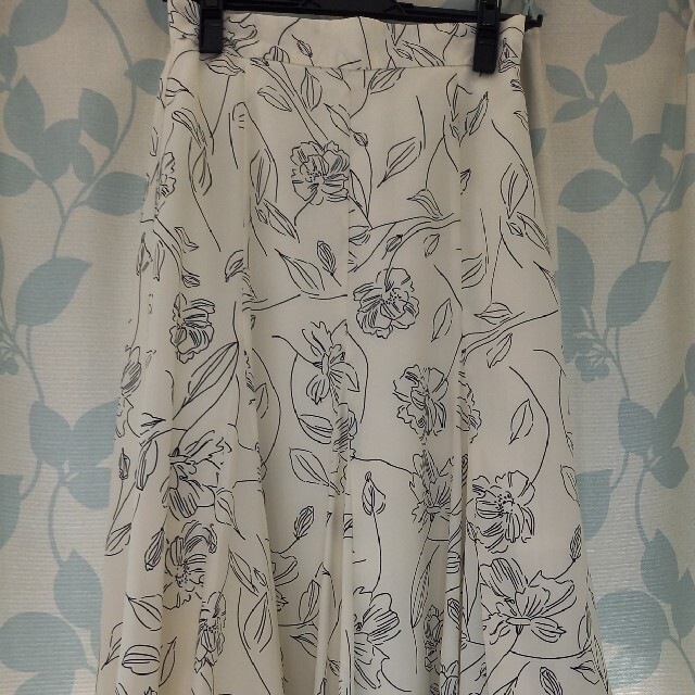 INGNI(イング)のINGNI　花柄　マーメイドスカート　ホワイト レディースのスカート(ロングスカート)の商品写真