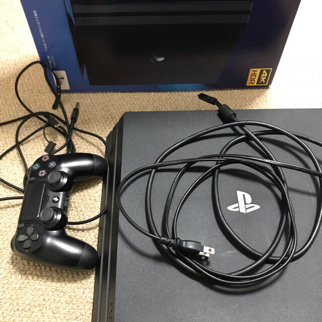 SONY(ソニー)のPS4 Pro 1TB PlayStation4 CUH-7200BB01 エンタメ/ホビーのゲームソフト/ゲーム機本体(家庭用ゲーム機本体)の商品写真