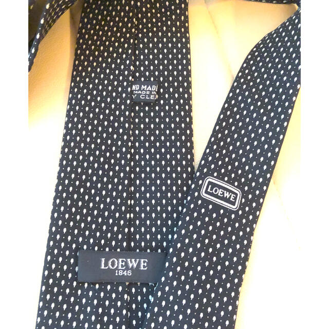 LOEWE(ロエベ)の美品　LOEWE ロエベ　ネクタイ　100％シルク　ハンドメイド　2本セット メンズのファッション小物(ネクタイ)の商品写真