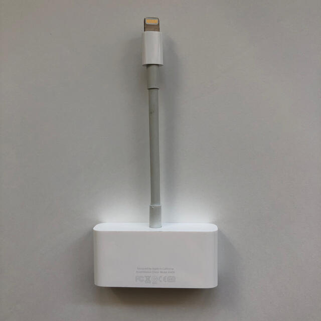 Apple(アップル)のApple Lightning - VGAアダプタ　MD825ZM/A スマホ/家電/カメラのテレビ/映像機器(映像用ケーブル)の商品写真