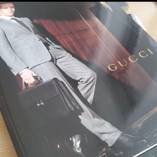 Gucci(グッチ)のグッチ　カタログ　まとめ売り エンタメ/ホビーの雑誌(ファッション)の商品写真