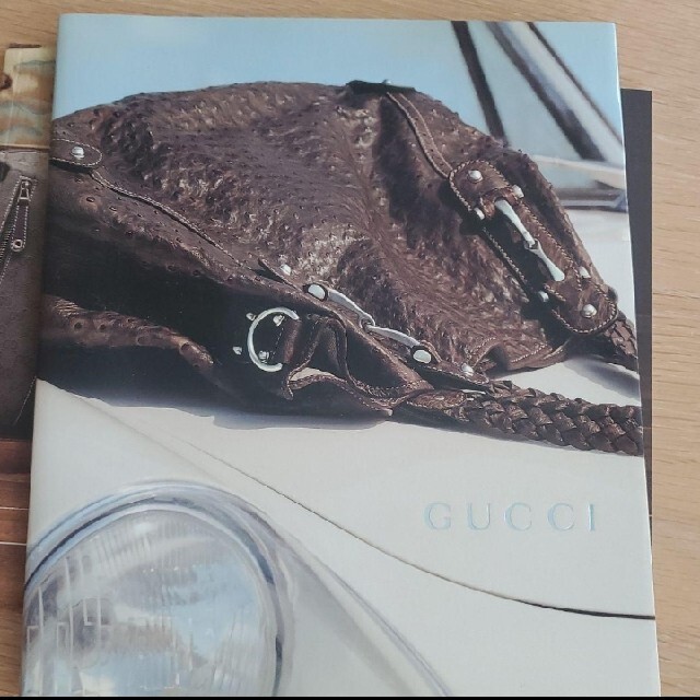 Gucci(グッチ)のグッチ　カタログ　2冊 エンタメ/ホビーの雑誌(ファッション)の商品写真