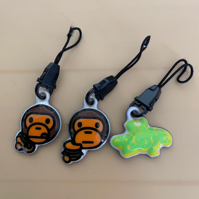 A BATHING APE(アベイシングエイプ)のBape モバイルクリーナーストラップ　3つセット スマホ/家電/カメラのスマホアクセサリー(ストラップ/イヤホンジャック)の商品写真