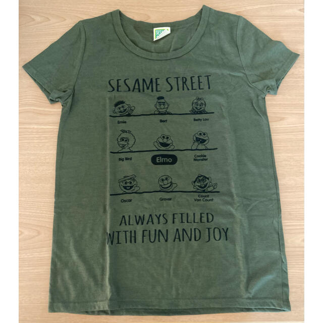 SESAME STREET(セサミストリート)の古着 セサミストリート 半袖 Tシャツ カーキ Mサイズ レディースのトップス(Tシャツ(半袖/袖なし))の商品写真