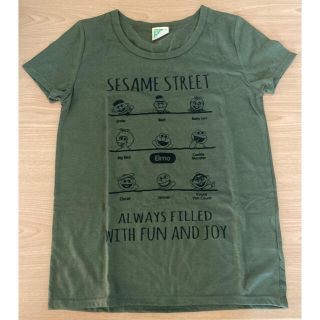 セサミストリート(SESAME STREET)の古着 セサミストリート 半袖 Tシャツ カーキ Mサイズ(Tシャツ(半袖/袖なし))