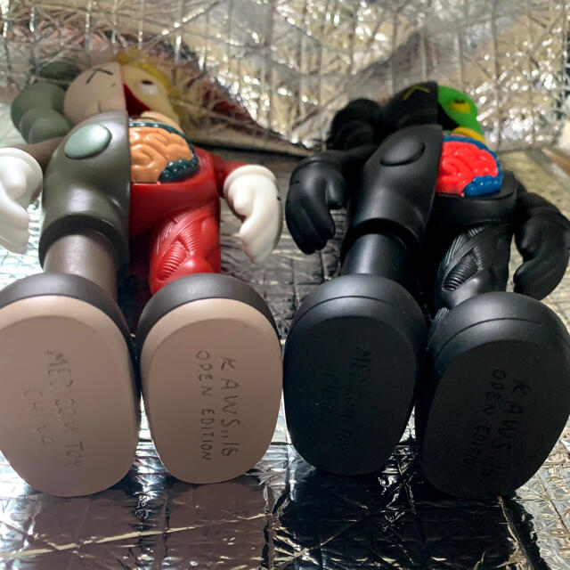 KAWS.16 OPEN EDITION MEDICOMTOY CHINA 2種