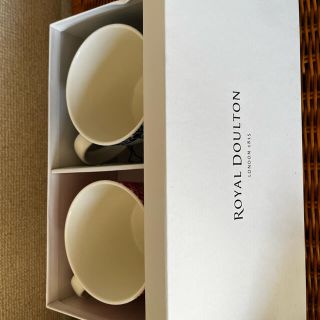 ロイヤルドルトン(Royal Doulton)のロイヤルドルトン フェイブル マグ ツリー レッド、ブルー(グラス/カップ)