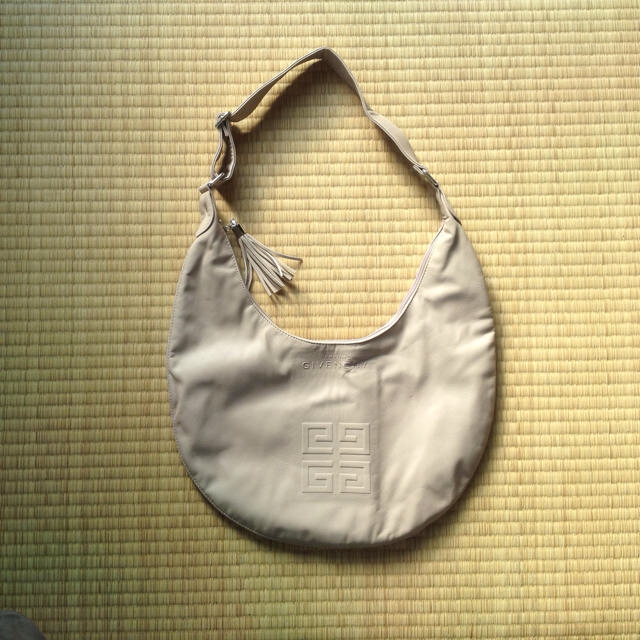 GIVENCHY(ジバンシィ)のショルダーバッグ レディースのバッグ(ショルダーバッグ)の商品写真