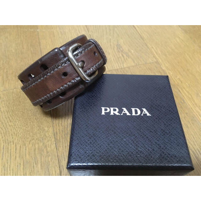 PRADA(プラダ)のPRADA メンズ レザーブレスレット メンズのアクセサリー(ブレスレット)の商品写真