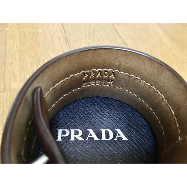 PRADA(プラダ)のPRADA メンズ レザーブレスレット メンズのアクセサリー(ブレスレット)の商品写真